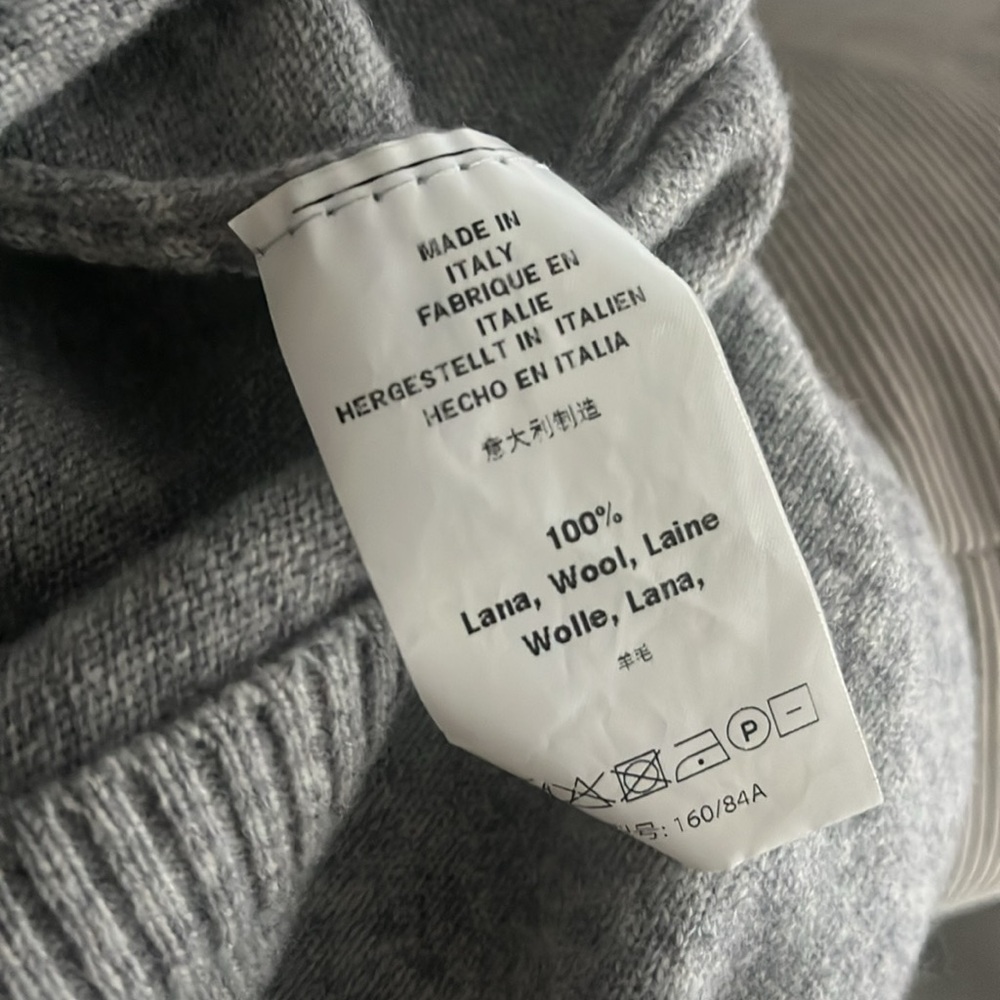 Brandy Melville v neck sweater - Picture 4 of 4